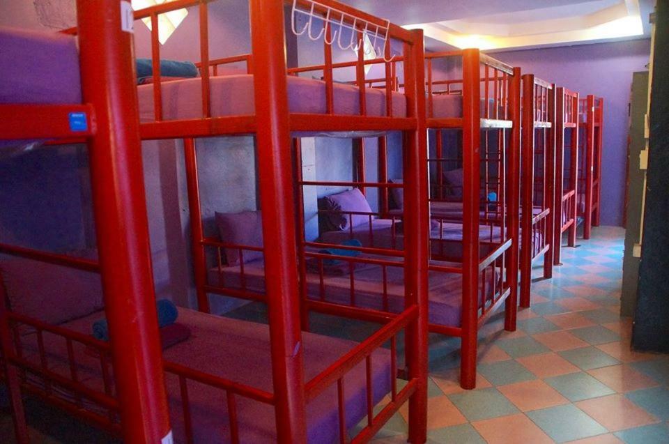 Above & Beyond Hostel Ban Tai Exterior photo