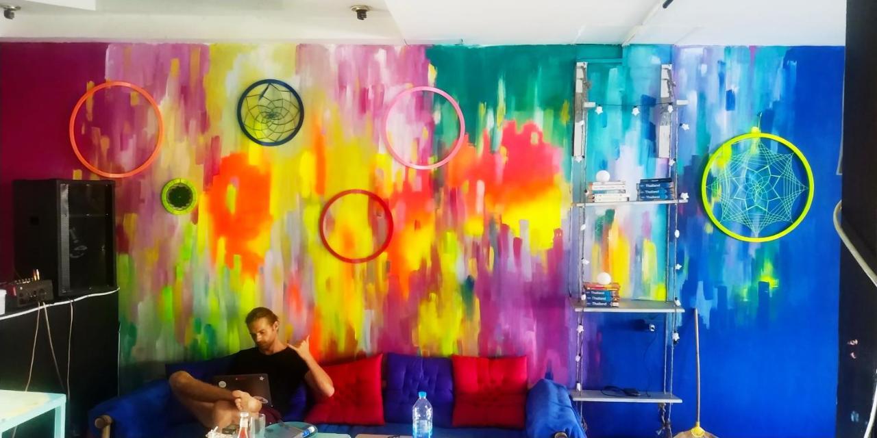 Above & Beyond Hostel Ban Tai Exterior photo